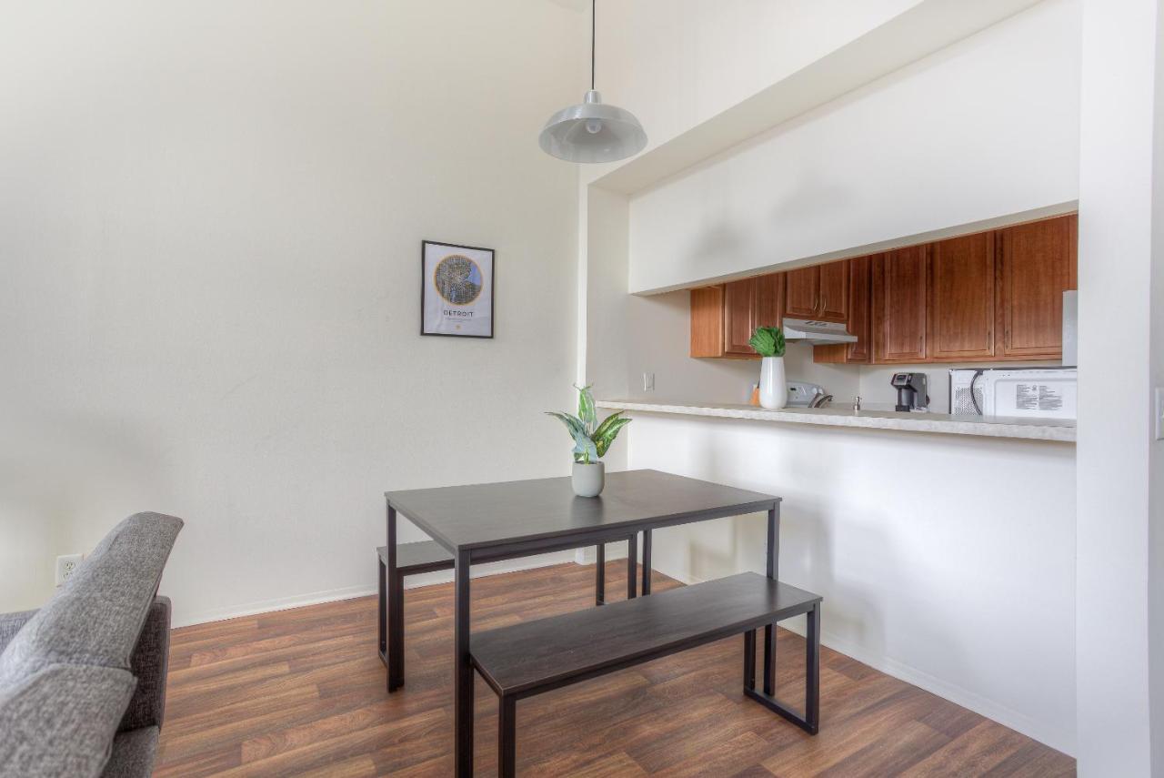 Апартаменты Frontdesk I River Place Apts Rivertown Детройт Номер фото